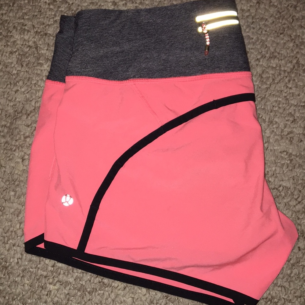 Size 6 Lululemon Tracker Shorts!